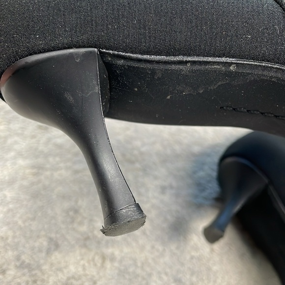 Stuart Weitzman Buckle Kitten Heel Ankle Boots Pointed Toe Witchy Black Sz 8.5 N - Picture 9 of 13